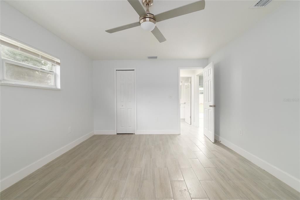 Под контрактом: $429,900 (4 спален, 2 ванн, 1766 Квадратных фут)