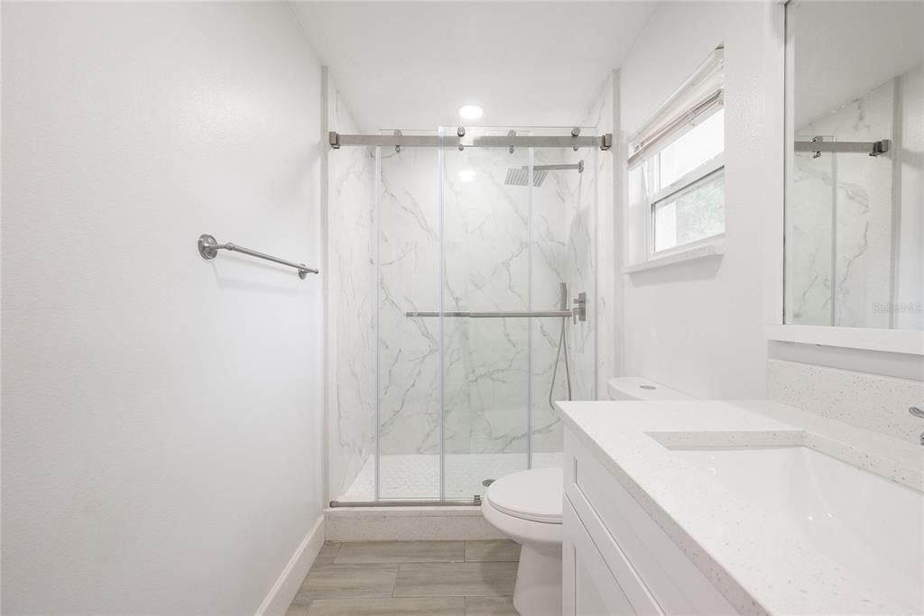 Под контрактом: $429,900 (4 спален, 2 ванн, 1766 Квадратных фут)