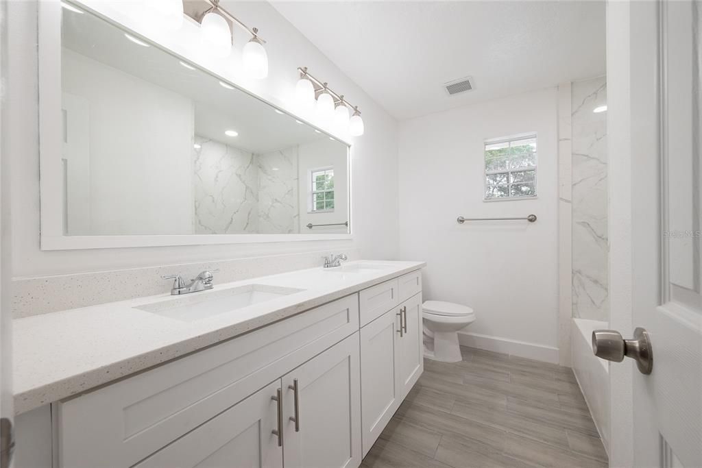 Под контрактом: $429,900 (4 спален, 2 ванн, 1766 Квадратных фут)