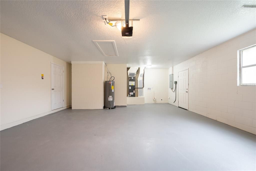 Под контрактом: $429,900 (4 спален, 2 ванн, 1766 Квадратных фут)