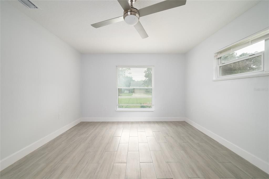 Под контрактом: $429,900 (4 спален, 2 ванн, 1766 Квадратных фут)