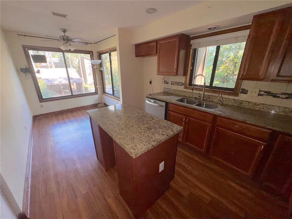 For Sale: $126,500 (3 beds, 2 baths, 1379 Square Feet)