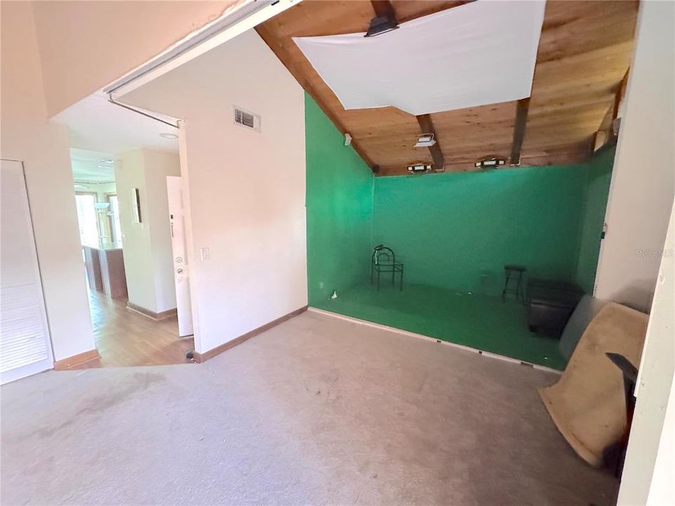 For Sale: $126,500 (3 beds, 2 baths, 1379 Square Feet)