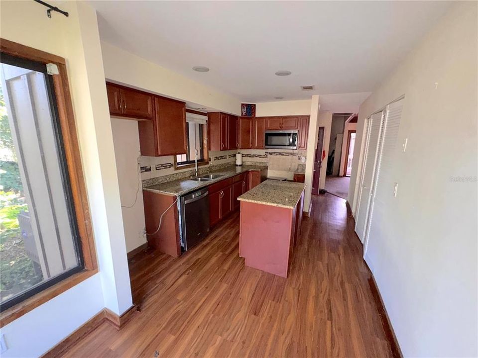 For Sale: $126,500 (3 beds, 2 baths, 1379 Square Feet)