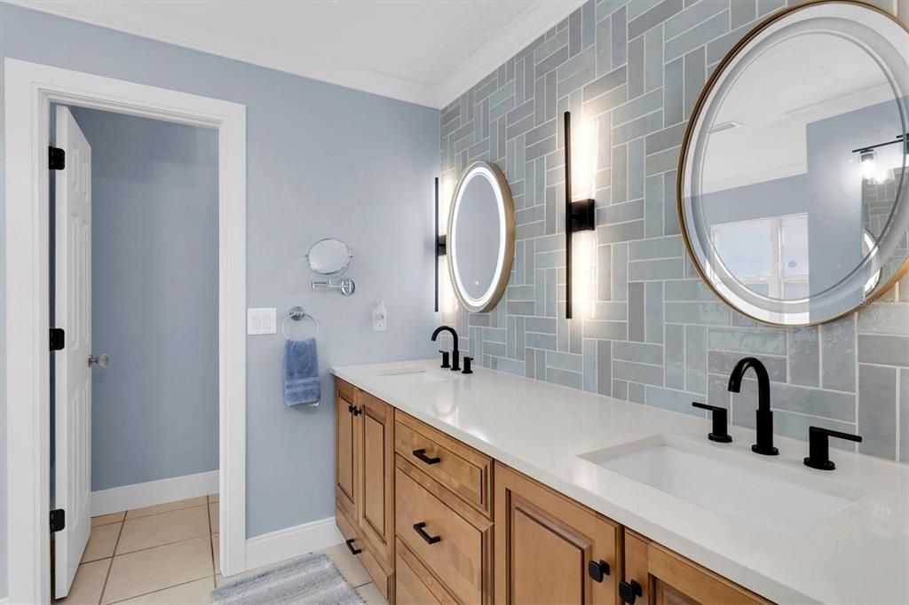 合同活跃: $775,000 (4 贝兹, 2 浴室, 2251 平方英尺)