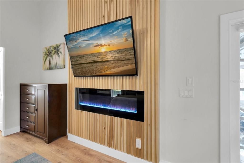 合同活跃: $775,000 (4 贝兹, 2 浴室, 2251 平方英尺)