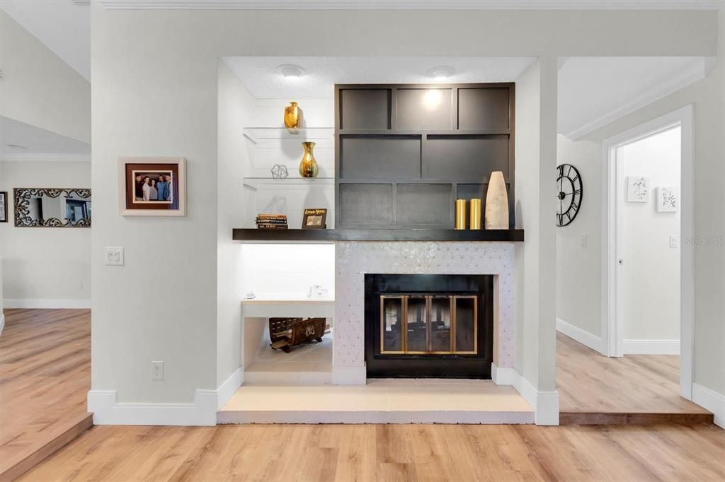 合同活跃: $775,000 (4 贝兹, 2 浴室, 2251 平方英尺)