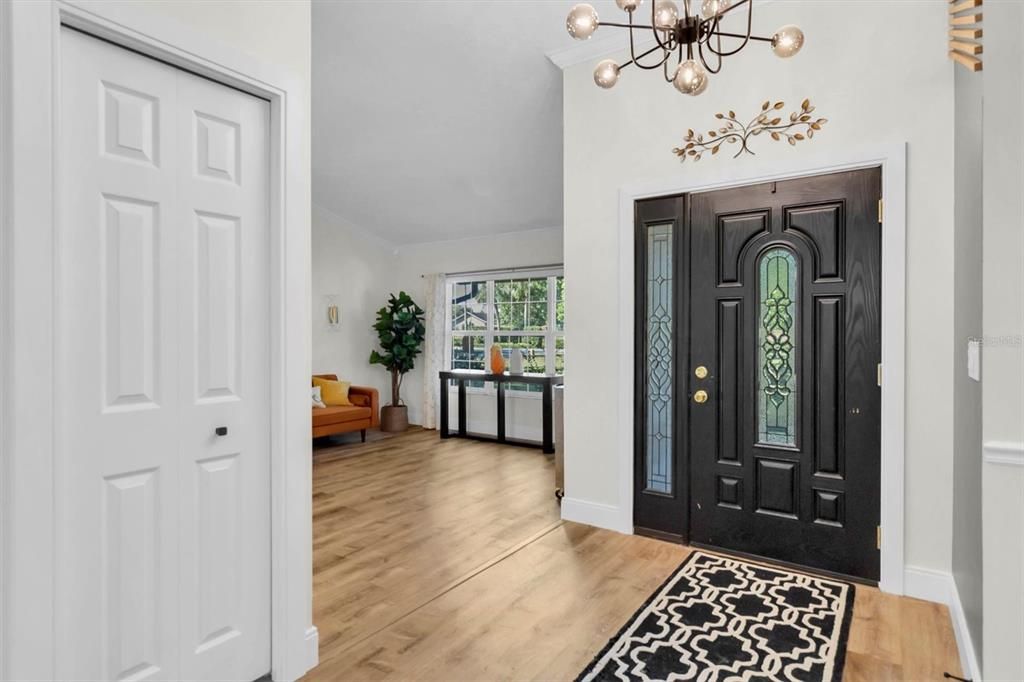 合同活跃: $775,000 (4 贝兹, 2 浴室, 2251 平方英尺)