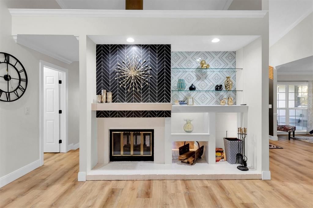 合同活跃: $775,000 (4 贝兹, 2 浴室, 2251 平方英尺)