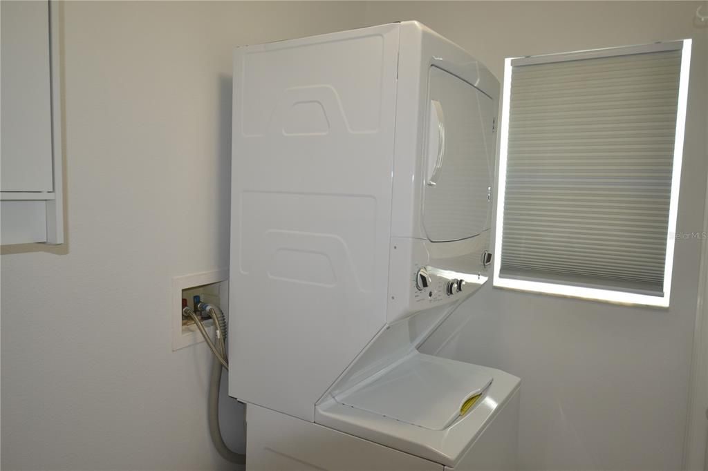 В аренду: $2,100 (2 спален, 2 ванн, 1357 Квадратных фут)