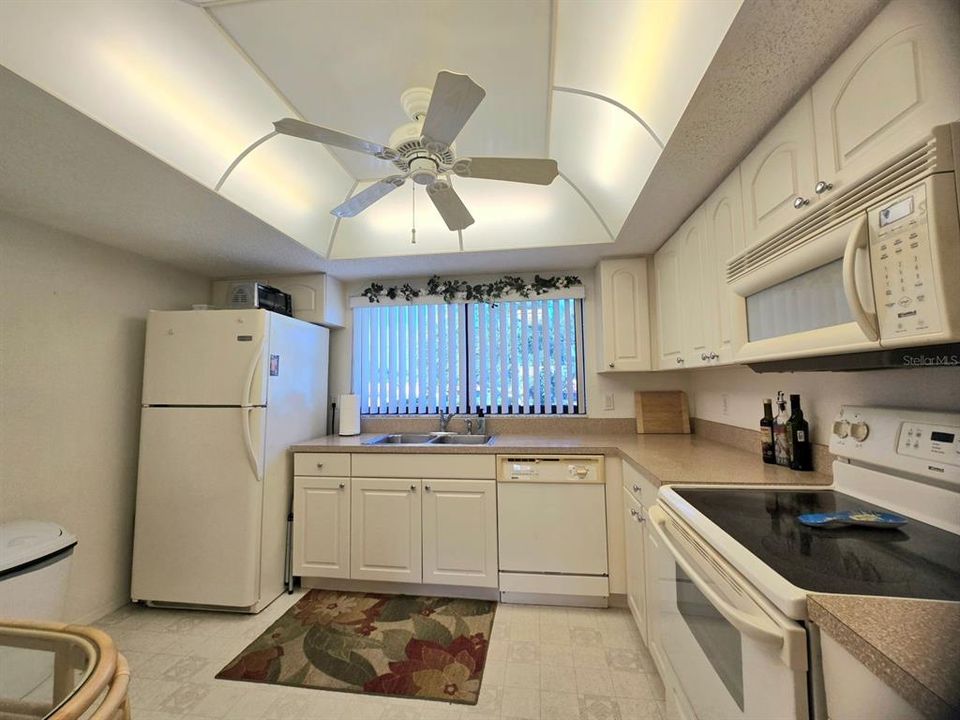 For Sale: $169,900 (2 beds, 2 baths, 1059 Square Feet)