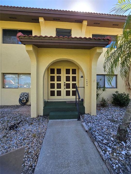 For Sale: $169,900 (2 beds, 2 baths, 1059 Square Feet)