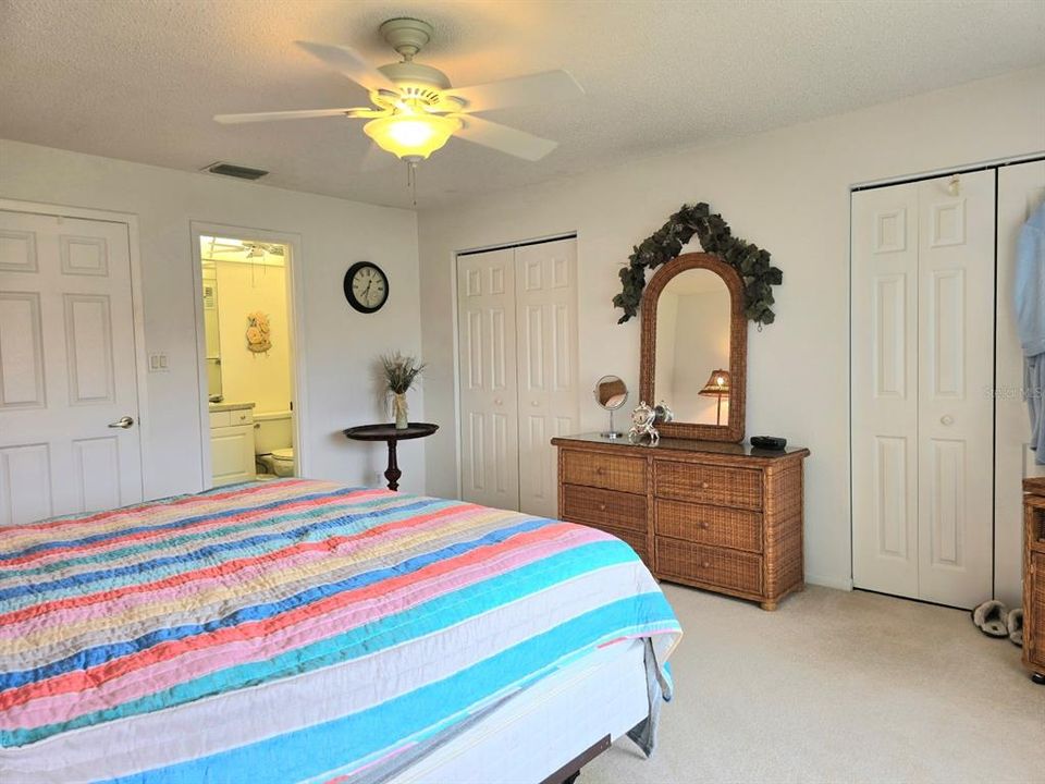 For Sale: $169,900 (2 beds, 2 baths, 1059 Square Feet)