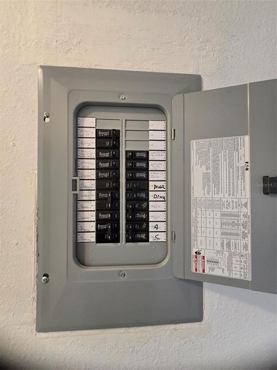 For Sale: $169,900 (2 beds, 2 baths, 1059 Square Feet)