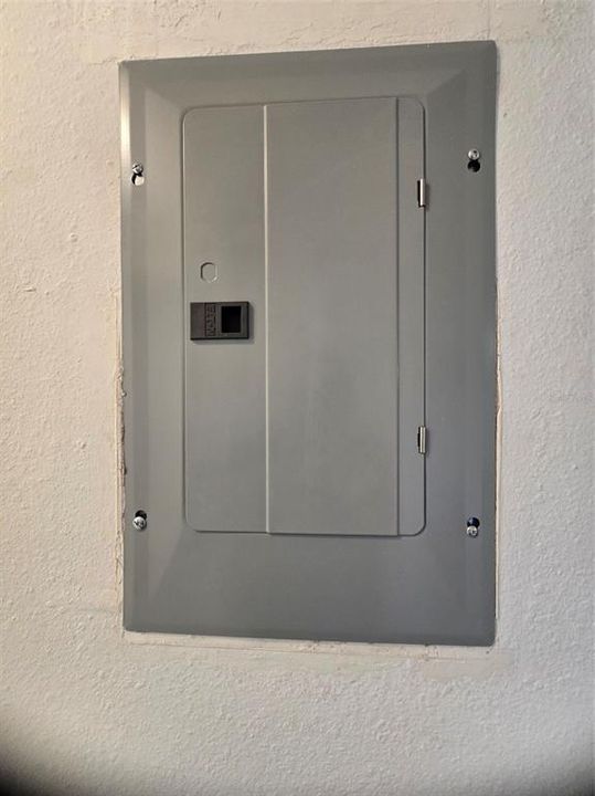 For Sale: $169,900 (2 beds, 2 baths, 1059 Square Feet)