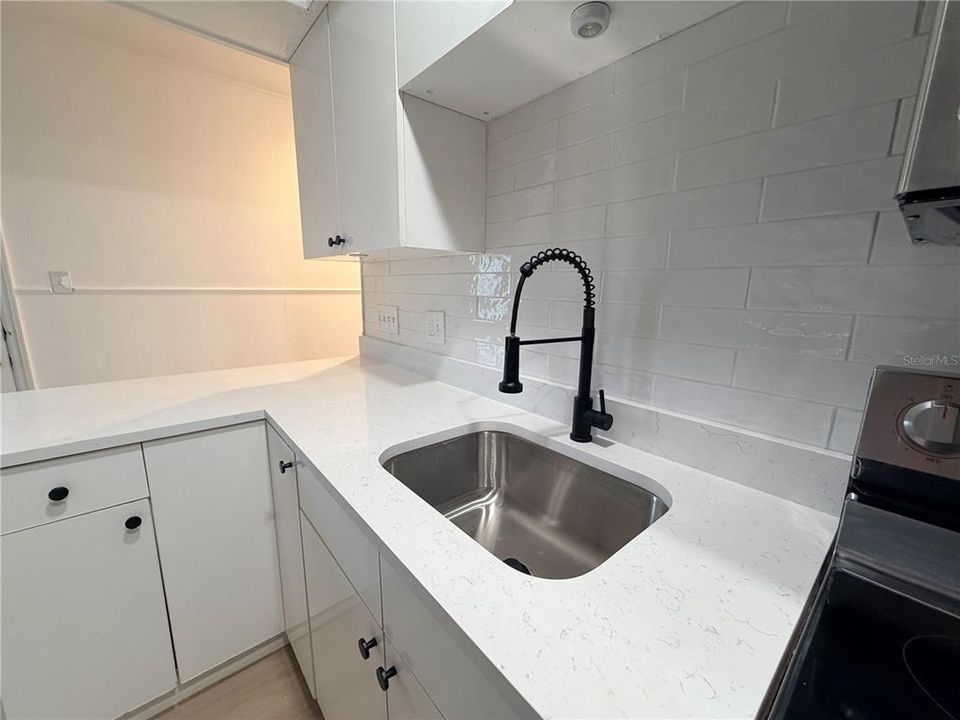 For Rent: $1,450 (1 beds, 1 baths, 752 Square Feet)