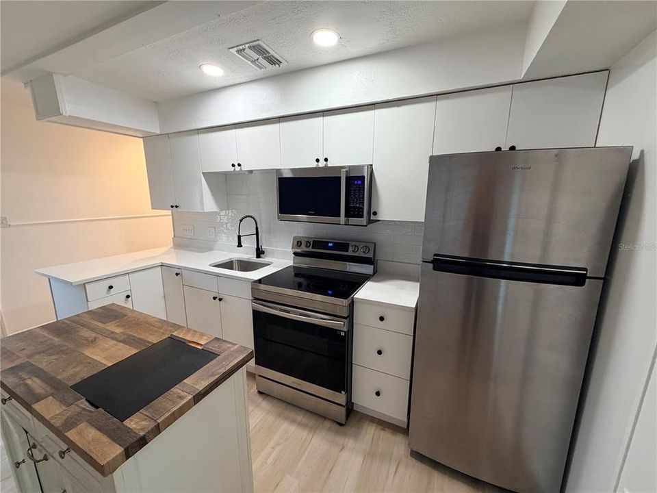 For Rent: $1,450 (1 beds, 1 baths, 752 Square Feet)