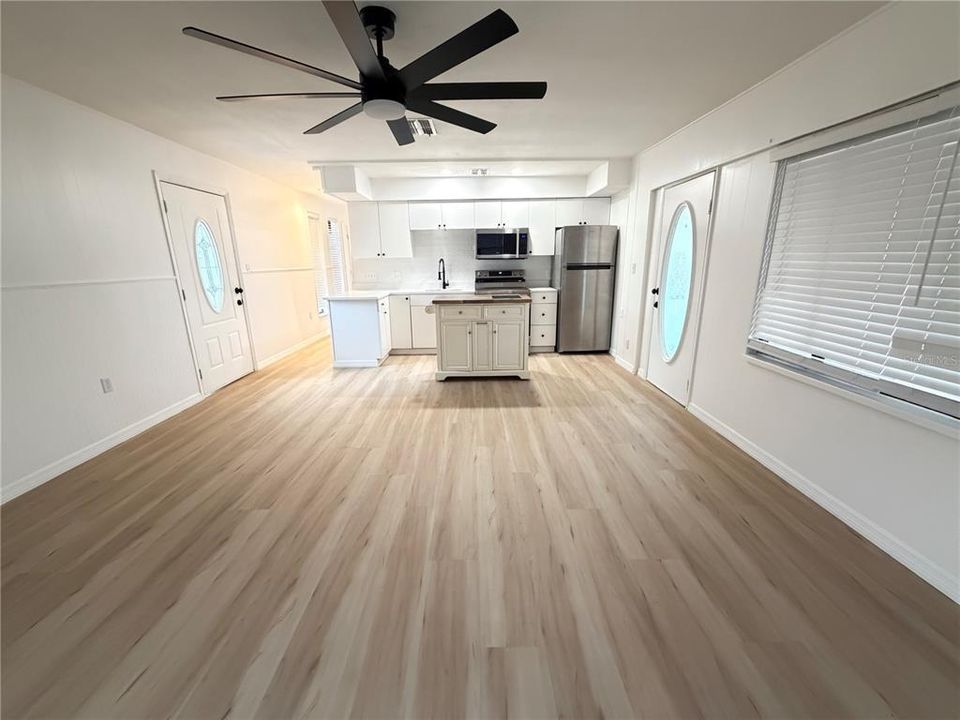 For Rent: $1,450 (1 beds, 1 baths, 752 Square Feet)