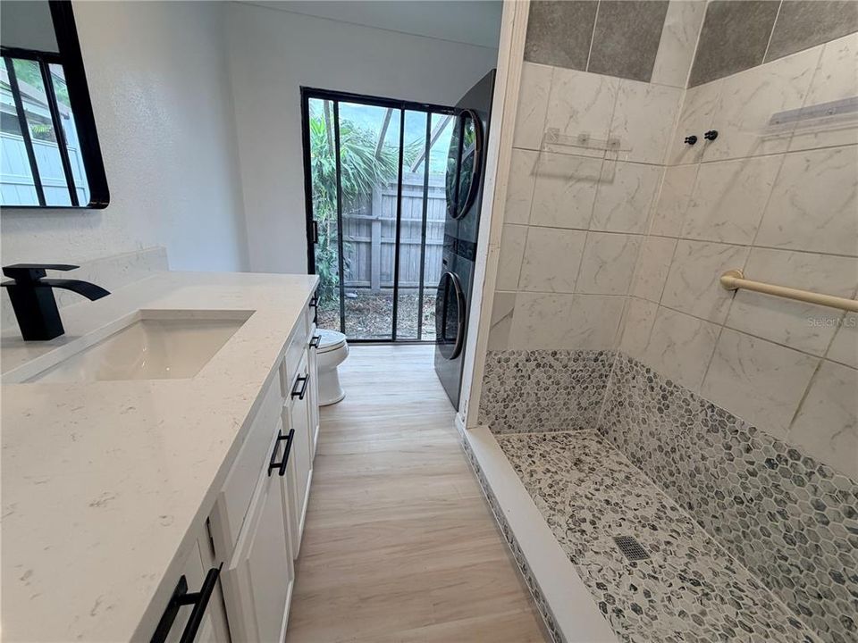 For Rent: $1,450 (1 beds, 1 baths, 752 Square Feet)