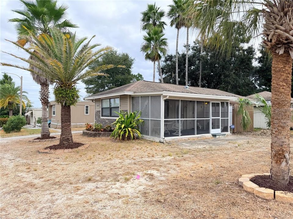 For Rent: $1,450 (1 beds, 1 baths, 752 Square Feet)