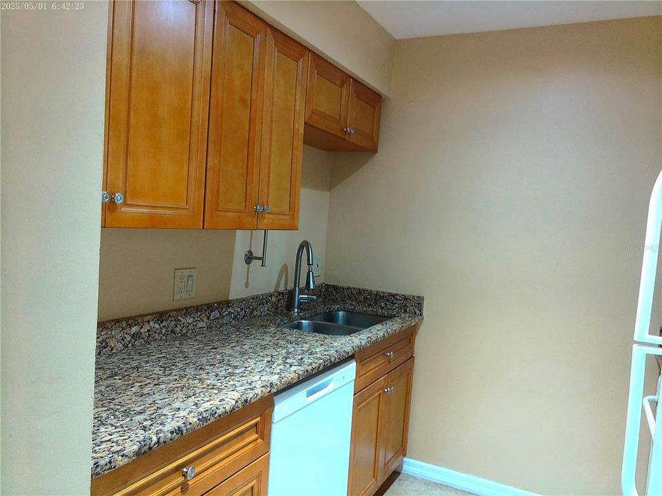 For Rent: $1,400 (1 beds, 1 baths, 753 Square Feet)