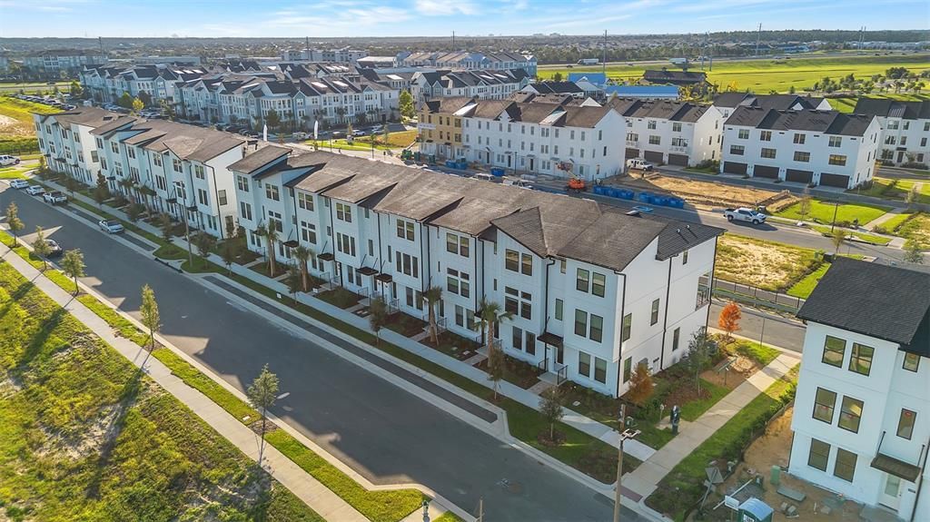 Под контрактом: $3,000 (3 спален, 3 ванн, 2072 Квадратных фут)