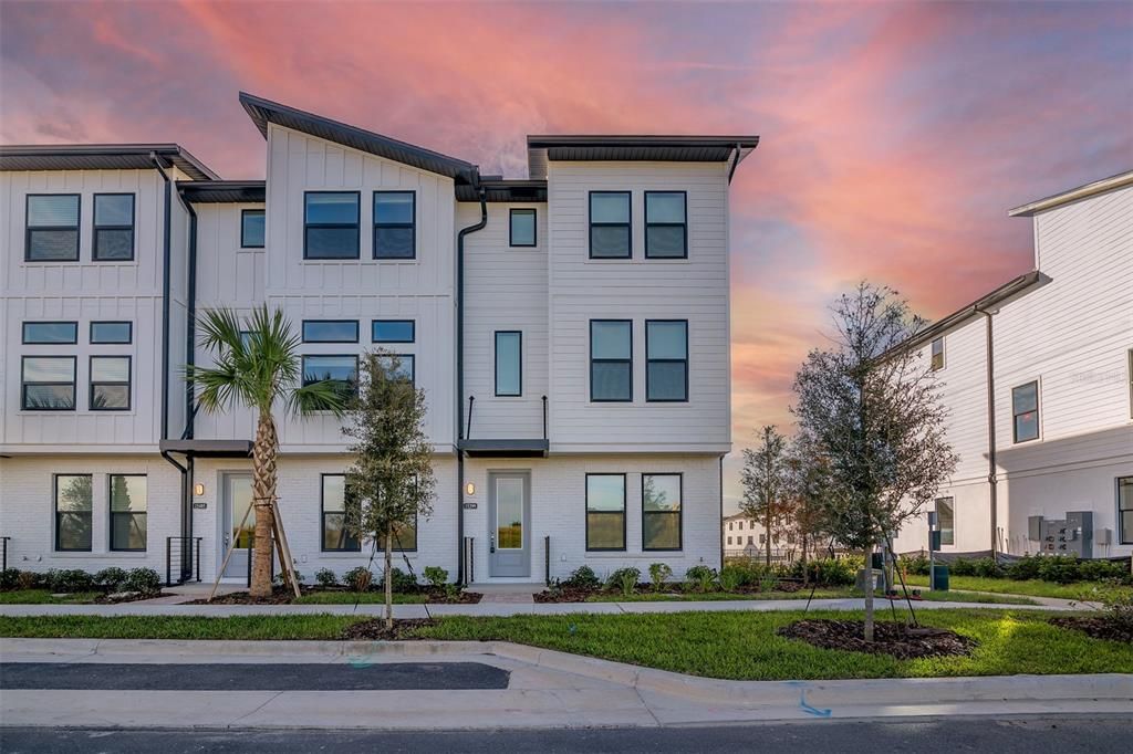 Под контрактом: $3,000 (3 спален, 3 ванн, 2072 Квадратных фут)