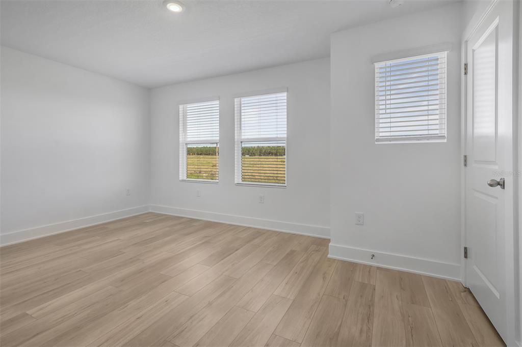 Под контрактом: $3,000 (3 спален, 3 ванн, 2072 Квадратных фут)