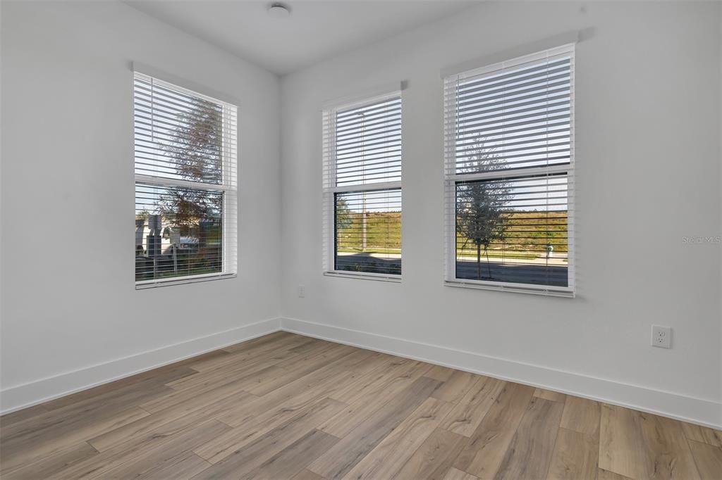 Под контрактом: $3,000 (3 спален, 3 ванн, 2072 Квадратных фут)