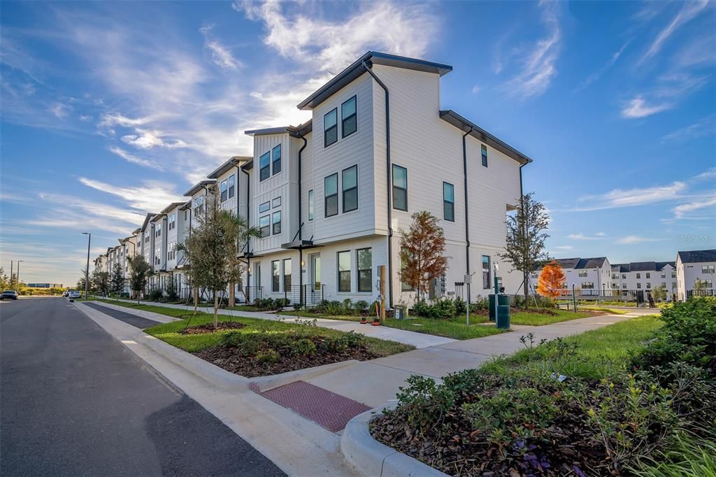 Под контрактом: $3,000 (3 спален, 3 ванн, 2072 Квадратных фут)