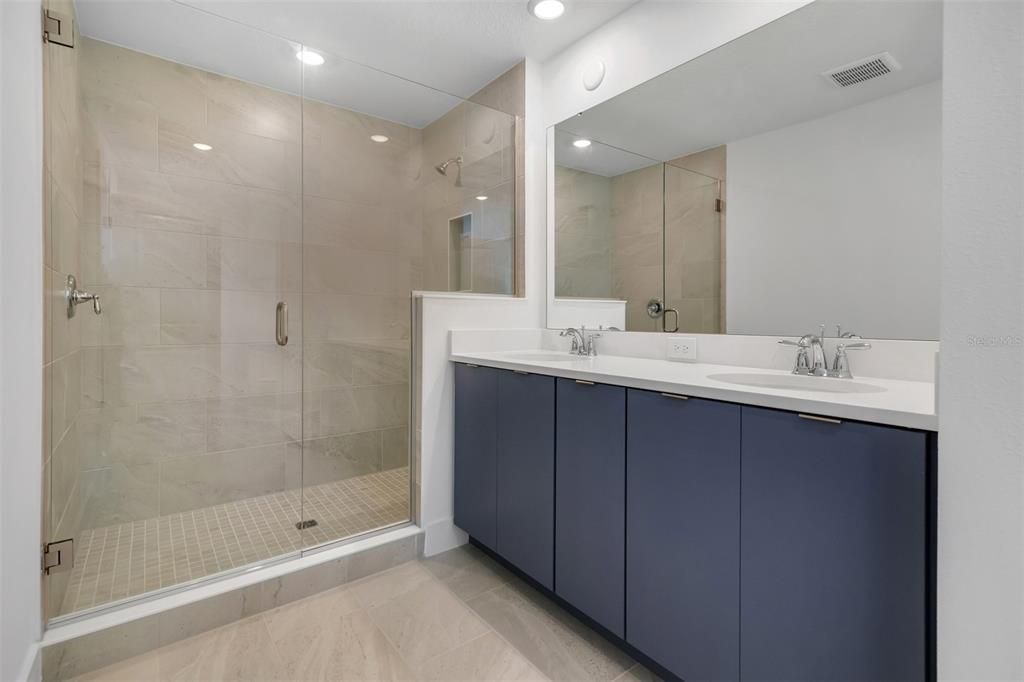 Под контрактом: $3,000 (3 спален, 3 ванн, 2072 Квадратных фут)