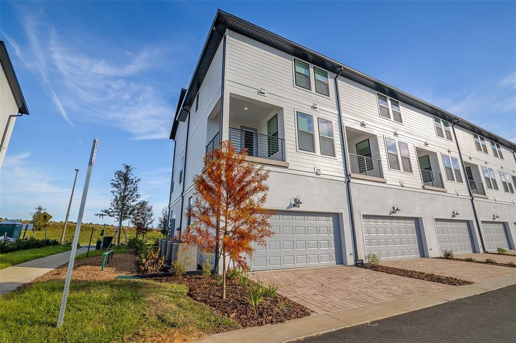 Под контрактом: $3,000 (3 спален, 3 ванн, 2072 Квадратных фут)