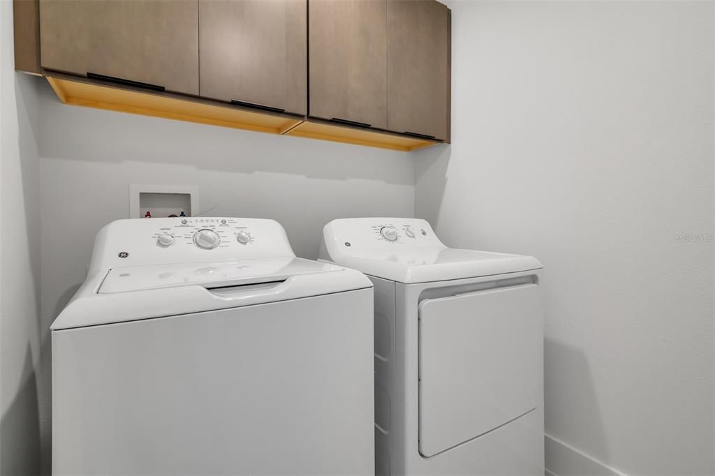 Под контрактом: $3,000 (3 спален, 3 ванн, 2072 Квадратных фут)