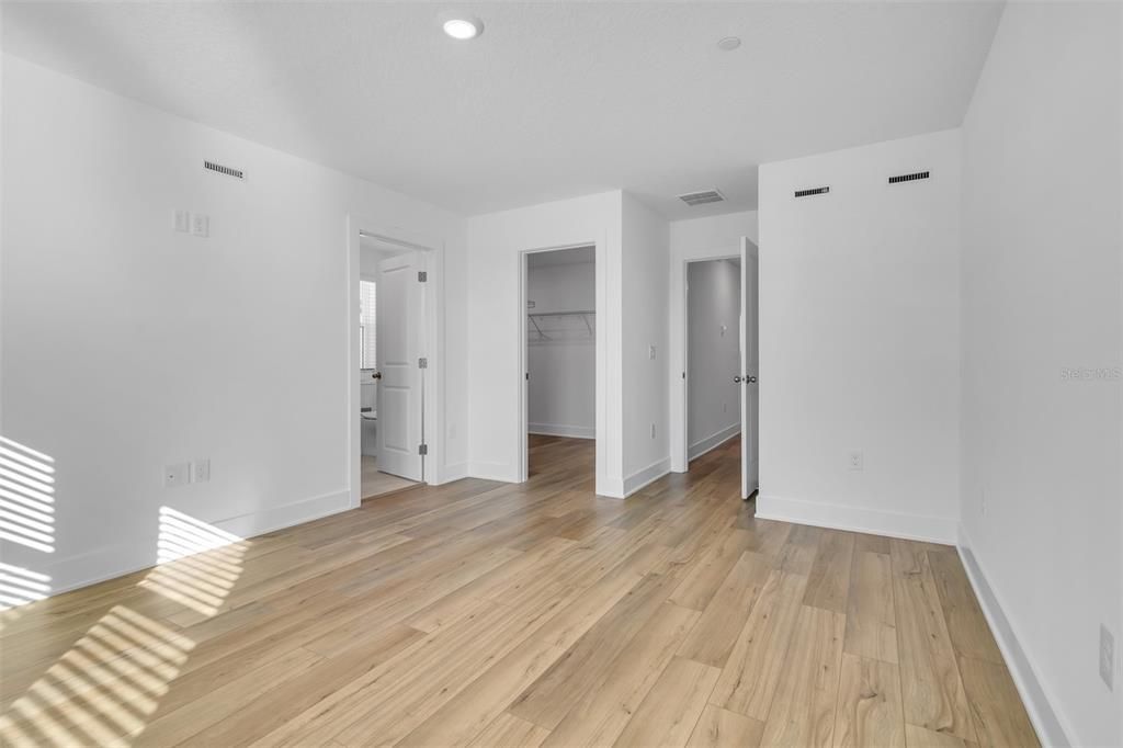 Под контрактом: $3,000 (3 спален, 3 ванн, 2072 Квадратных фут)