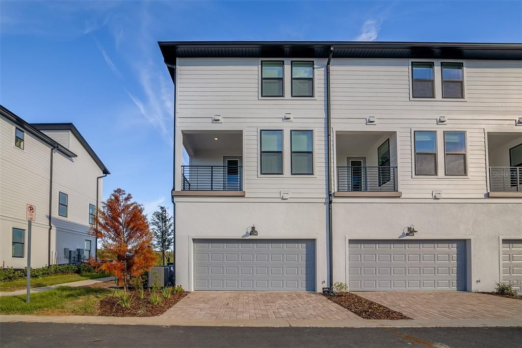 Под контрактом: $3,000 (3 спален, 3 ванн, 2072 Квадратных фут)