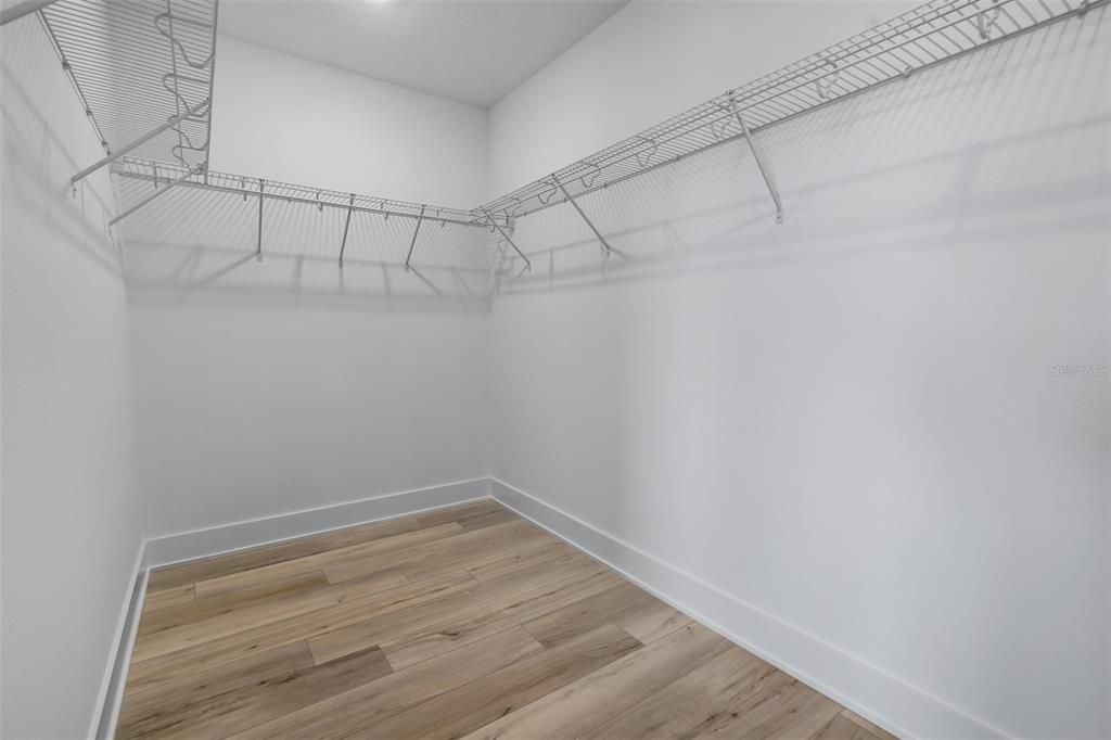 Под контрактом: $3,000 (3 спален, 3 ванн, 2072 Квадратных фут)