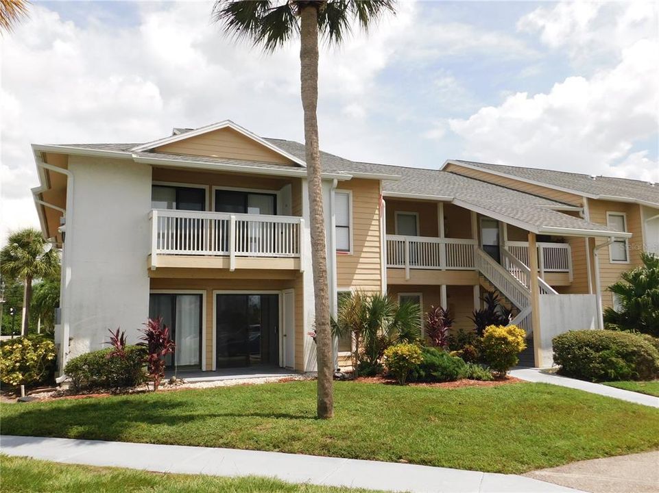 Recently Rented: $1,550 (2 beds, 2 baths, 898 Square Feet)