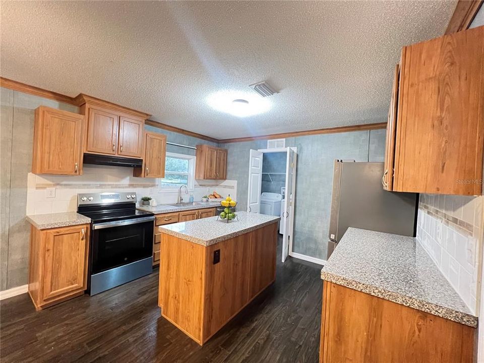 На продажу: $189,900 (3 спален, 2 ванн, 1280 Квадратных фут)