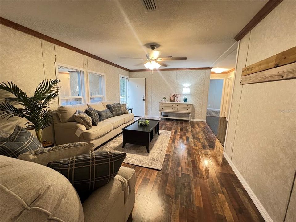 На продажу: $189,900 (3 спален, 2 ванн, 1280 Квадратных фут)