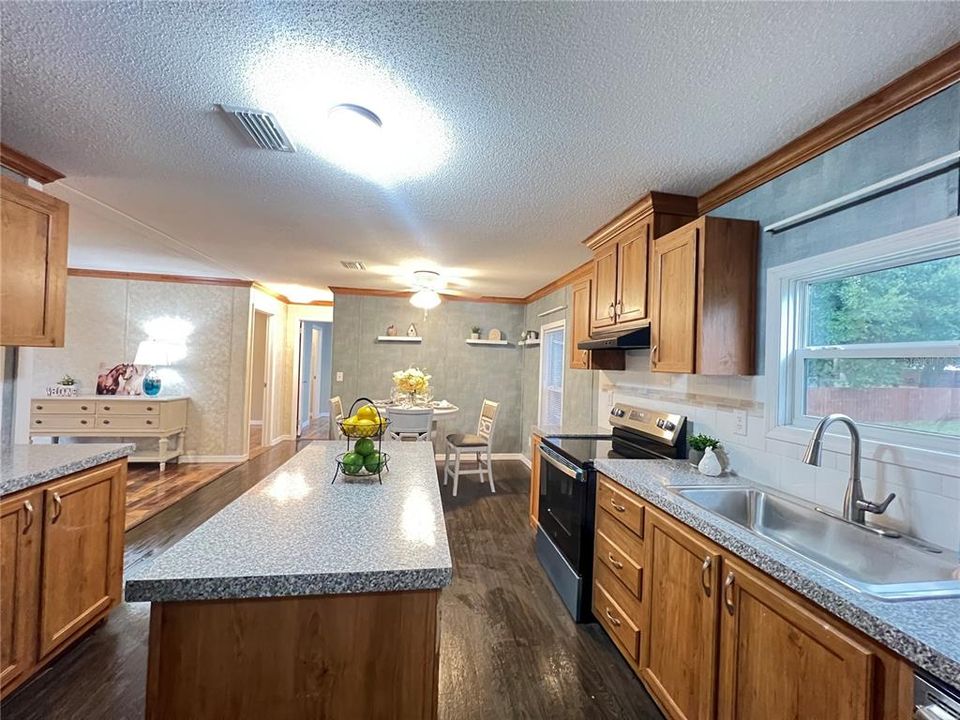 На продажу: $189,900 (3 спален, 2 ванн, 1280 Квадратных фут)