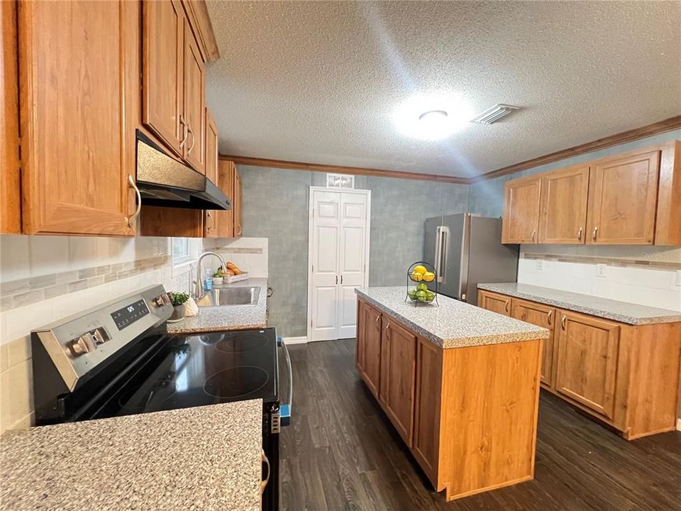 На продажу: $189,900 (3 спален, 2 ванн, 1280 Квадратных фут)