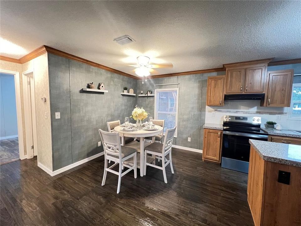 На продажу: $189,900 (3 спален, 2 ванн, 1280 Квадратных фут)