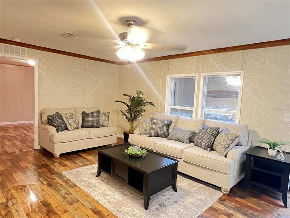 На продажу: $189,900 (3 спален, 2 ванн, 1280 Квадратных фут)