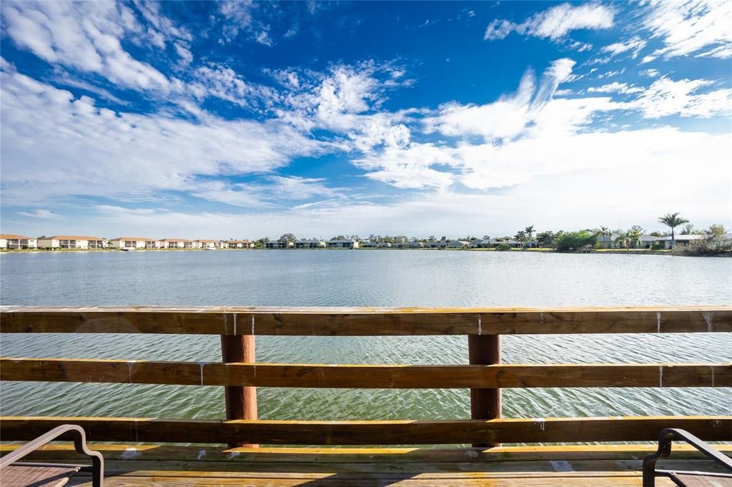 For Sale: $165,000 (2 beds, 2 baths, 886 Square Feet)