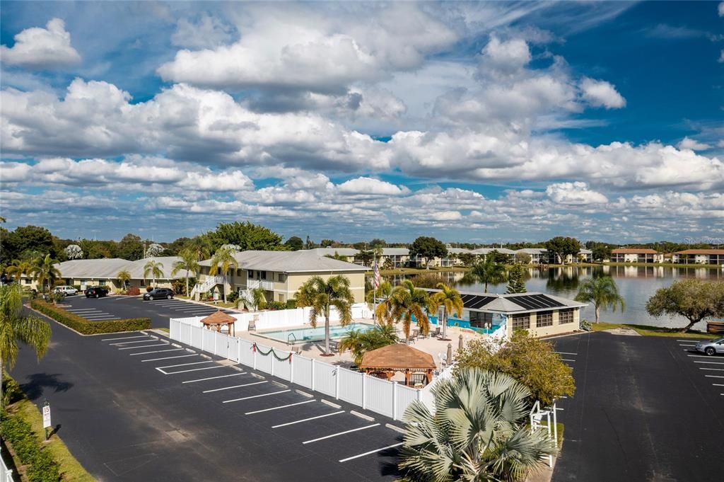 For Sale: $165,000 (2 beds, 2 baths, 886 Square Feet)