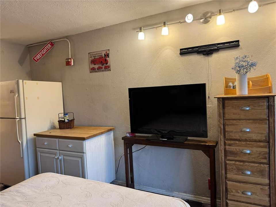 For Rent: $1,000 (1 beds, 1 baths, 276 Square Feet)