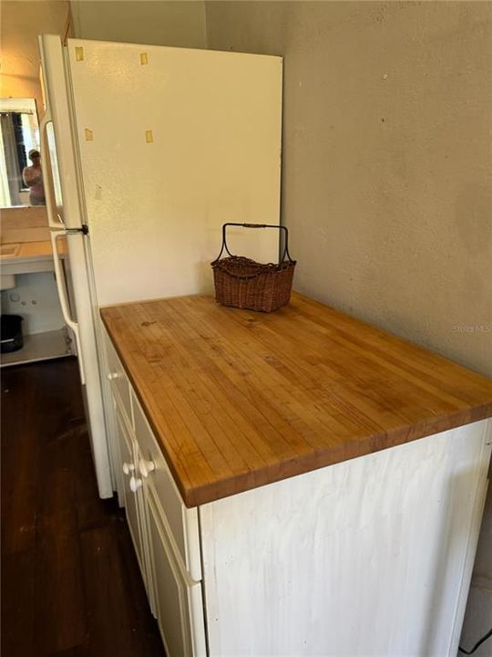 For Rent: $1,000 (1 beds, 1 baths, 276 Square Feet)