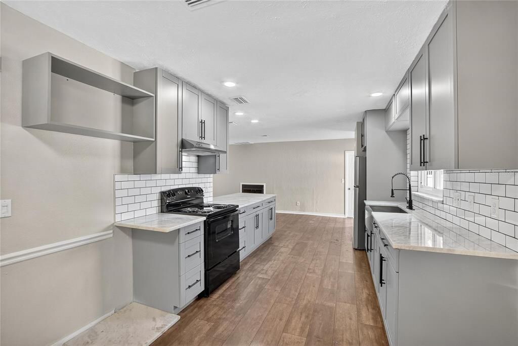 Active With Contract: $340,000 (4 beds, 2 baths, 1694 Square Feet)