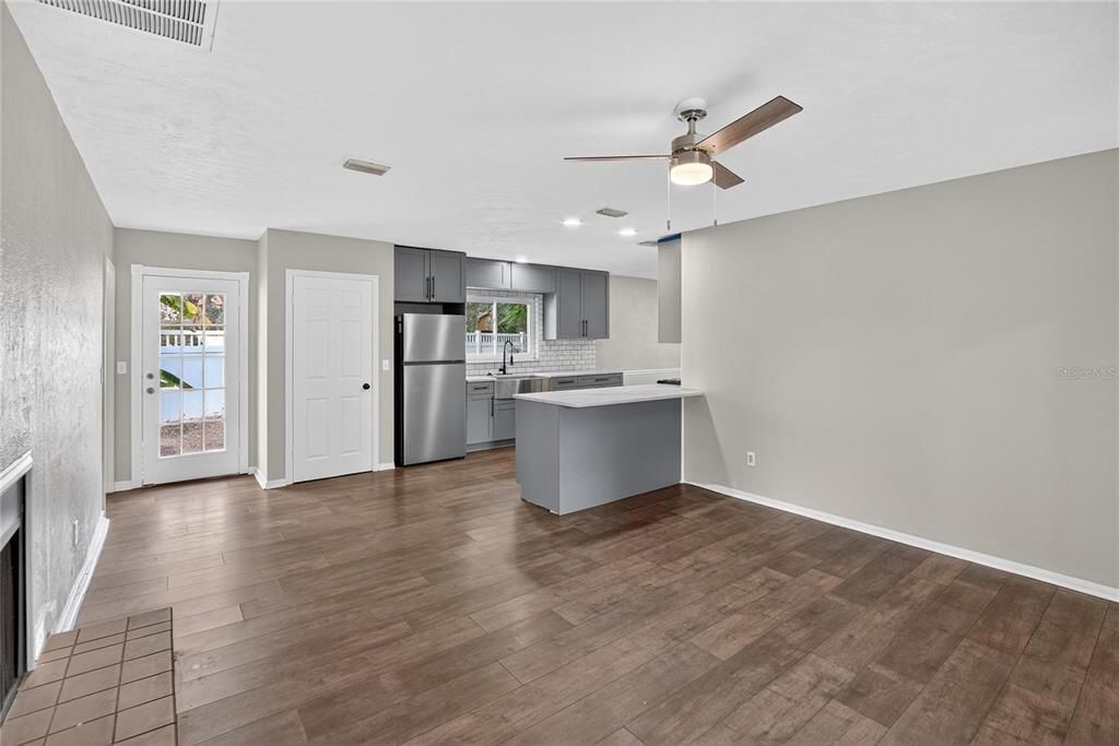 Active With Contract: $340,000 (4 beds, 2 baths, 1694 Square Feet)