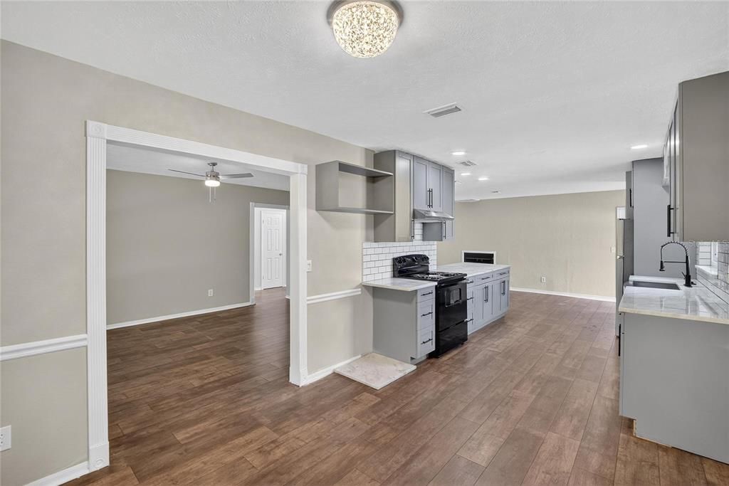 Active With Contract: $340,000 (4 beds, 2 baths, 1694 Square Feet)